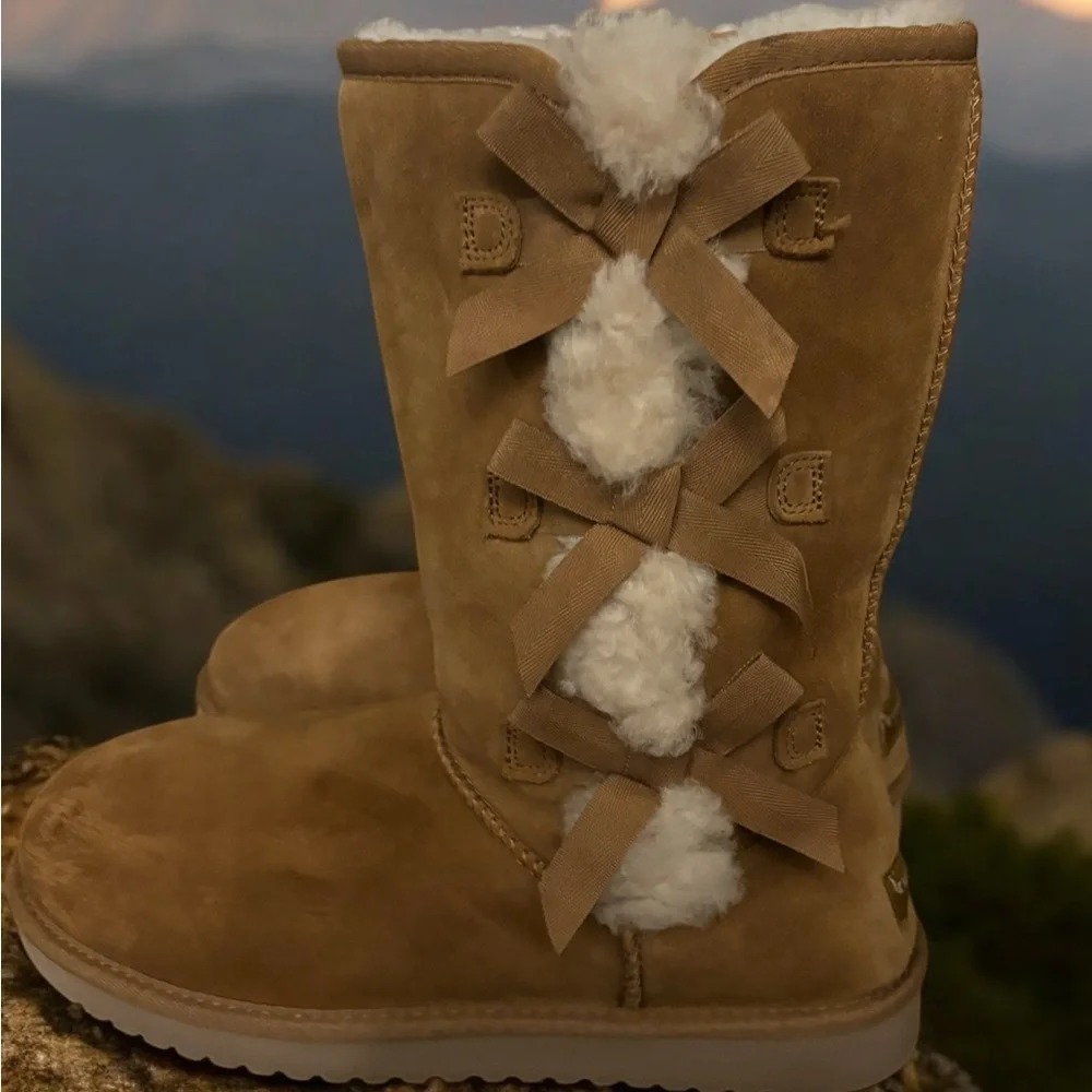 UGG Victoria Tall Bow Boot Chestnut Size 11.